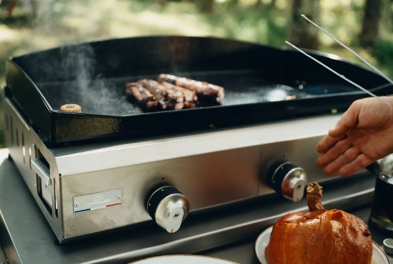 Plancha gaz ou électrique : laquelle choisir ?
